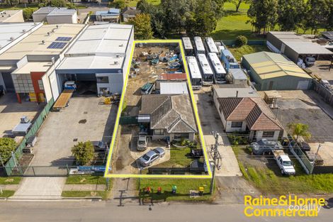 18 Aero Rd, Ingleburn, NSW 2565