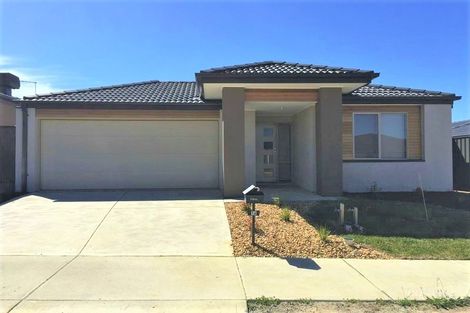 Property photo of 20 Pointer Drive Pakenham VIC 3810