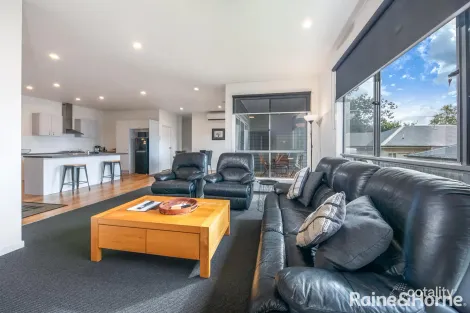 Property photo of 42B Howey Street Gisborne VIC 3437