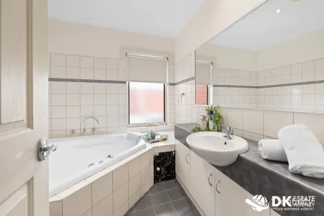 Property photo of 21 Meadowview Way Cairnlea VIC 3023