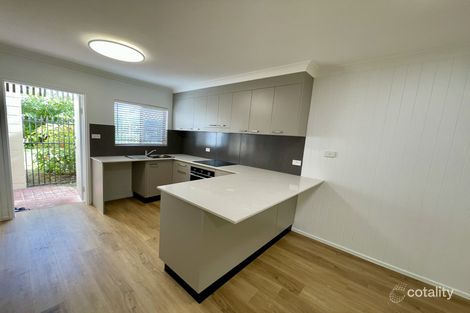 Property photo of 2/9 Veivers Close Westcourt QLD 4870