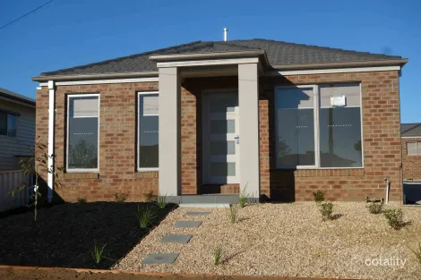 2/16 Outtrim St, Maryborough, VIC 3465
