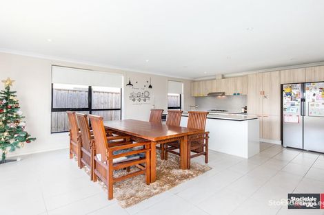 Property photo of 11 Lilyturf Drive Tarneit VIC 3029