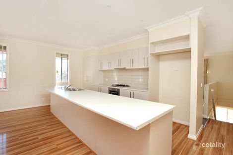 Property photo of 35 Wallaby Walk Sunbury VIC 3429