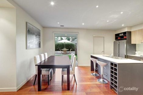 Property photo of 2 Woodlawn Circuit Macleod VIC 3085