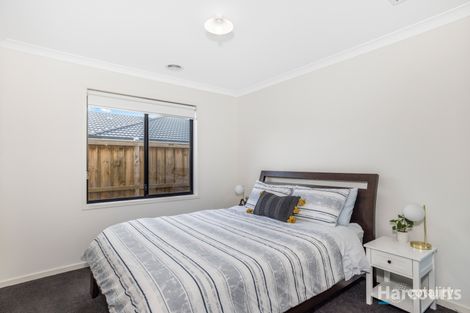 Property photo of 12 Cinnamon Street Drouin VIC 3818