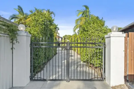 Property photo of 5 Seaside Drive Banksia Beach QLD 4507