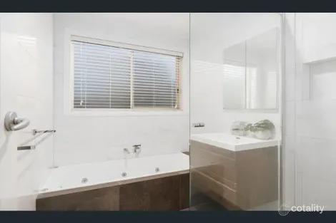 Property photo of 25 Heytesbury Drive Leopold VIC 3224