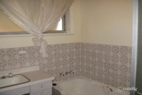 Property photo of 16 Huthwaite Street Mount Austin NSW 2650