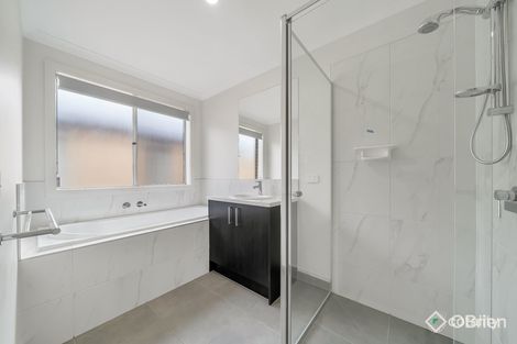 Property photo of 7 Houston Drive Thornhill Park VIC 3335