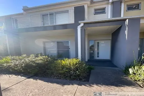 Property photo of 11/11 Howqua Place Pakenham VIC 3810