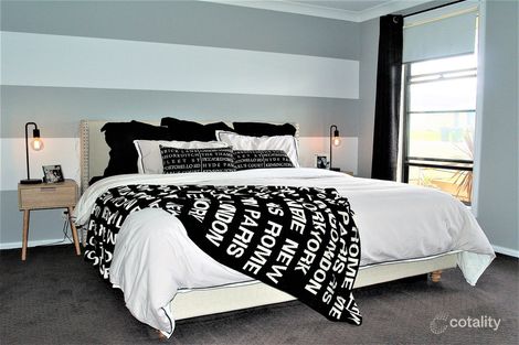 Property photo of 16 Amber Close Kelso NSW 2795