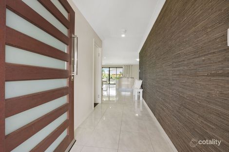 Property photo of 1 Surrey Court Ooralea QLD 4740