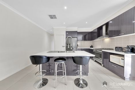 Property photo of 6 Maple Edge Way Brookfield VIC 3338