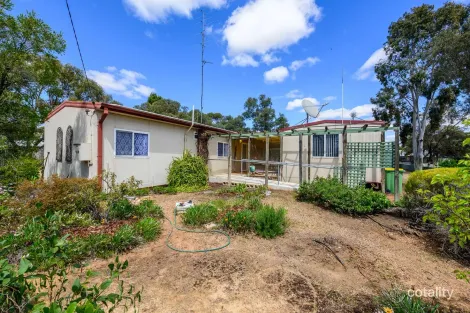 9 Ore St, Muluckine, WA 6401