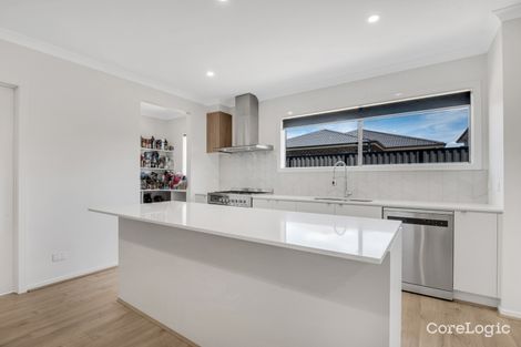 Property photo of 8 Hollyhock Road Craigieburn VIC 3064