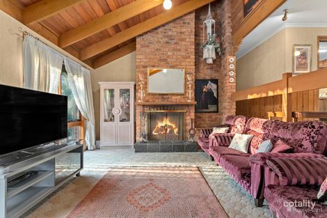 Property photo of 1 Greenleaf Court Eltham North VIC 3095