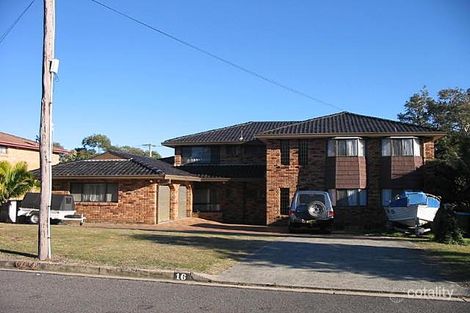 Property photo of 16 Kendall Crescent Norah Head NSW 2263