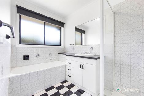 Property photo of 2/122 Willys Avenue Keilor Downs VIC 3038