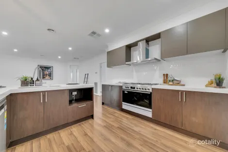 Property photo of 5 Yaramba Boulevard Point Cook VIC 3030