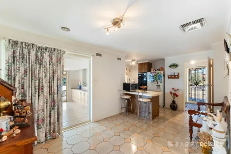 Property photo of 10 Newark Court Albanvale VIC 3021