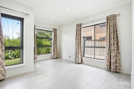 Property photo of 16 Everingham Street Colebee NSW 2761
