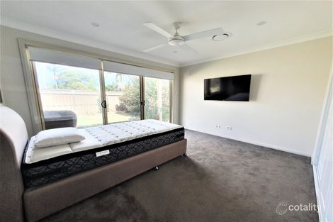 11 Edmund Pl, Rosemeadow, NSW 2560