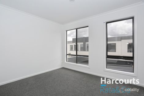 Property photo of 21 Daydream Place Wollert VIC 3750