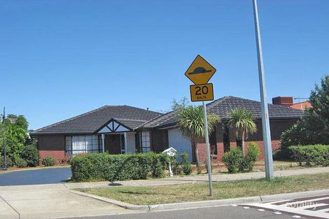 35 Bellbird Ave, Taylors Lakes, VIC 3038