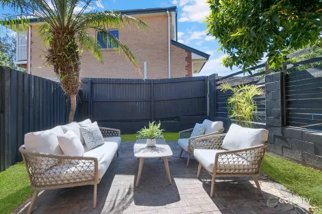 2/5 Woodford St, Holland Park West, QLD 4121