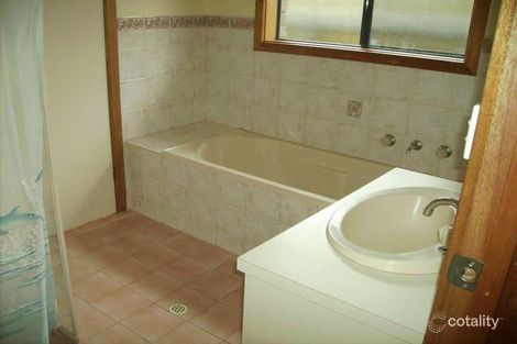 Property photo of 20 Jasper Drive Burton SA 5110