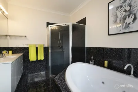 Property photo of 18 Watford Crescent Molendinar QLD 4214