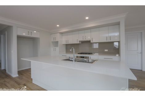 Property photo of 5 Basalt Way Kelso NSW 2795