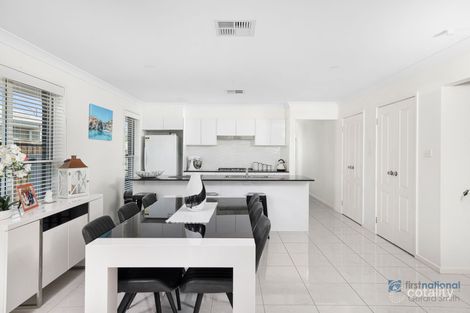 6 Emmaline Ave, The Oaks, NSW 2570