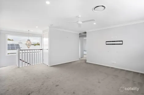 Property photo of 33 Stirling Circuit Pimpama QLD 4209