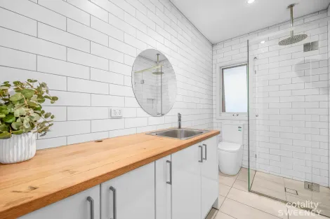 Property photo of 4 Lynch Road Brooklyn VIC 3012