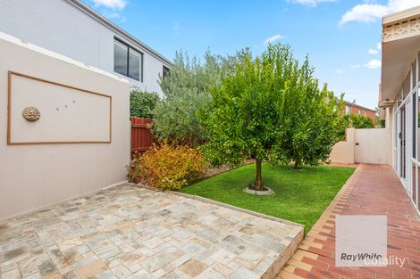 Property photo of 20 Balonne Close Taylors Lakes VIC 3038