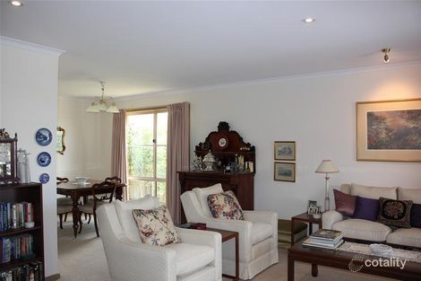 Property photo of 10 Maryrose Crescent Endeavour Hills VIC 3802