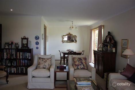 Property photo of 10 Maryrose Crescent Endeavour Hills VIC 3802