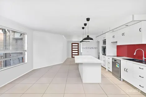 Property photo of 19 Albert Street Ormiston QLD 4160