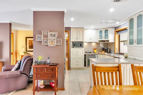 8 Torrens Ave, Hackham, SA 5163