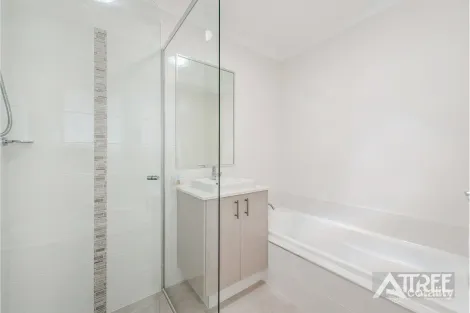 Property photo of 17 Liscombe Crescent Harrisdale WA 6112