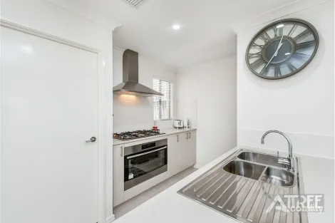 Property photo of 17 Liscombe Crescent Harrisdale WA 6112