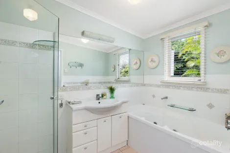 Property photo of 137 Akuna Street Kenmore QLD 4069