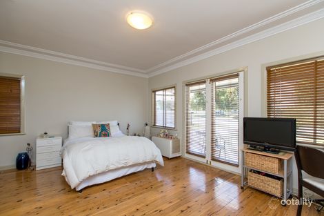 Property photo of 10 The Boulevarde Kooringal NSW 2650