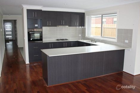 Property photo of 12 Whipbird Court Pakenham VIC 3810