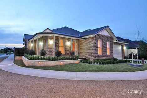 Property photo of 16 Lindley Avenue Caroline Springs VIC 3023