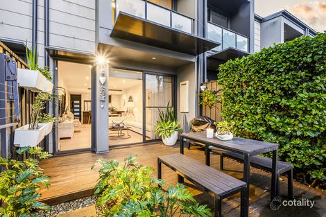 Property photo of 10 Hakea Drive Warriewood NSW 2102