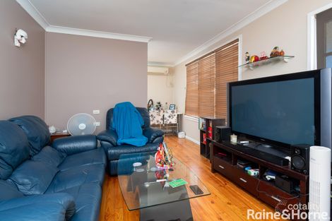 Property photo of 4 Townsend Place Mount Austin NSW 2650