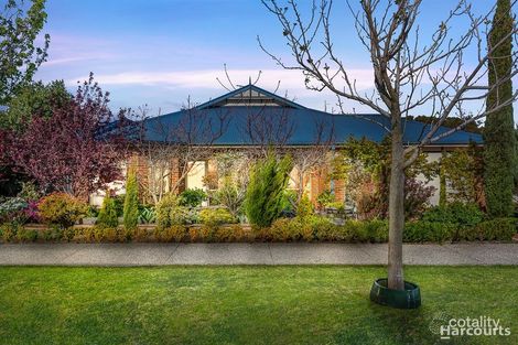 4 St Leonard Way, Pakenham, VIC 3810